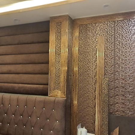 Divine Hotel & Banquet Hall โบปาล ภายนอก รูปภาพ