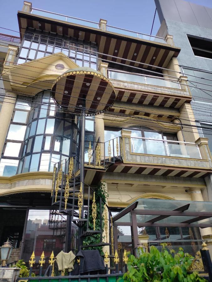Divine Hotel & Banquet Hall โบปาล ภายนอก รูปภาพ