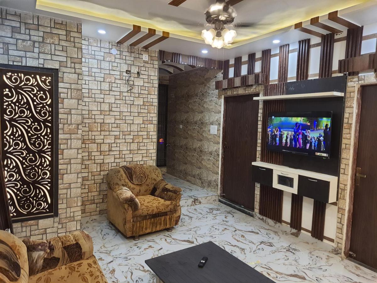 Divine Hotel & Banquet Hall โบปาล ภายนอก รูปภาพ