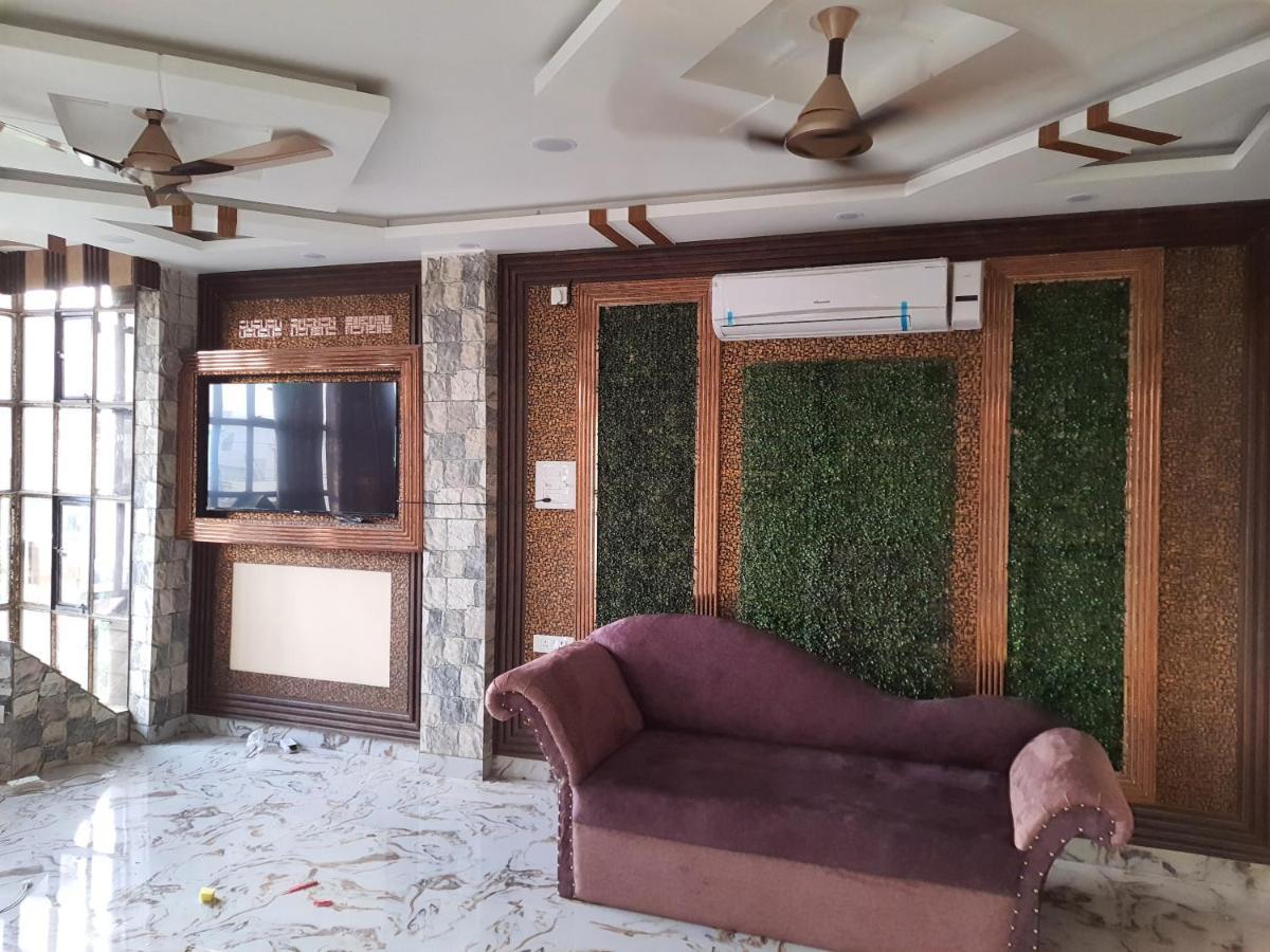 Divine Hotel & Banquet Hall โบปาล ภายนอก รูปภาพ
