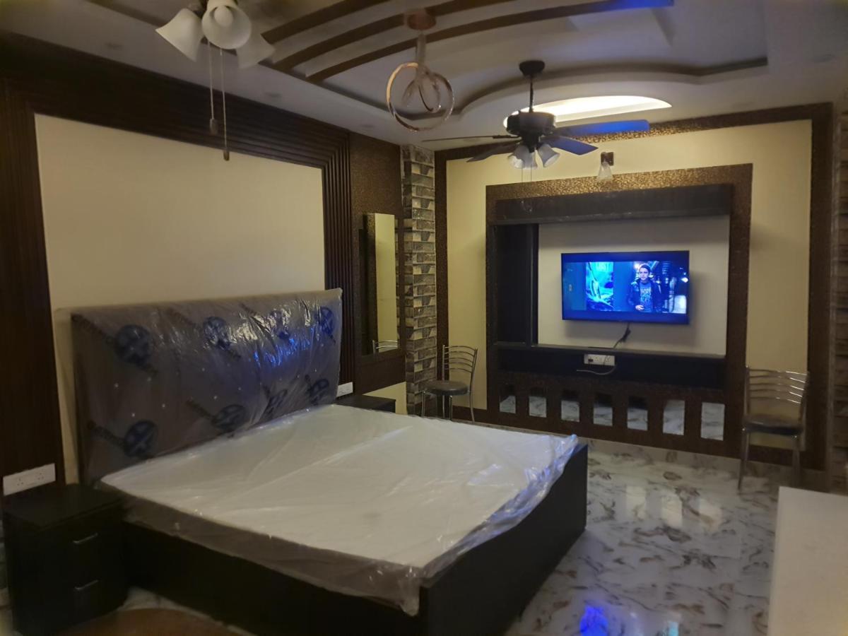 Divine Hotel & Banquet Hall โบปาล ภายนอก รูปภาพ